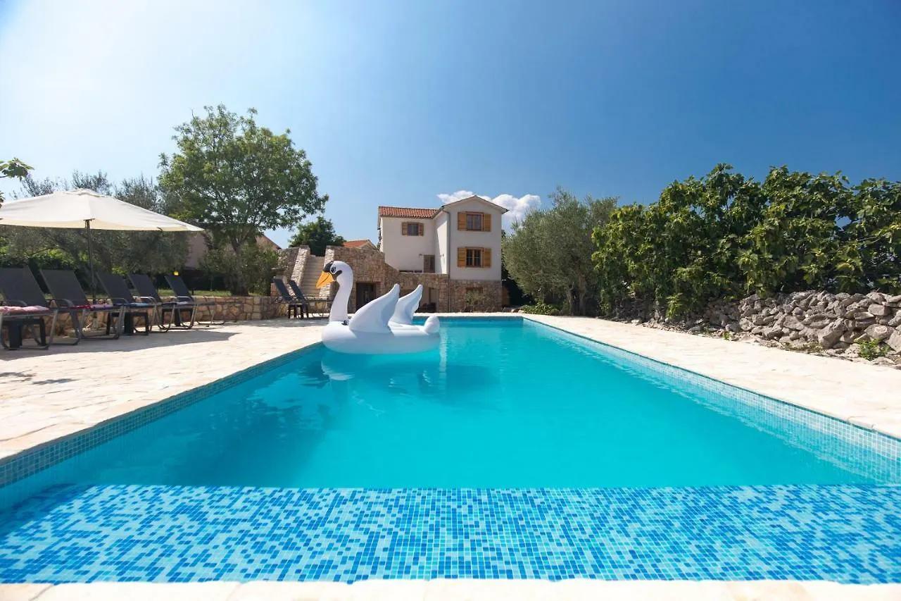 Villa Nadia location